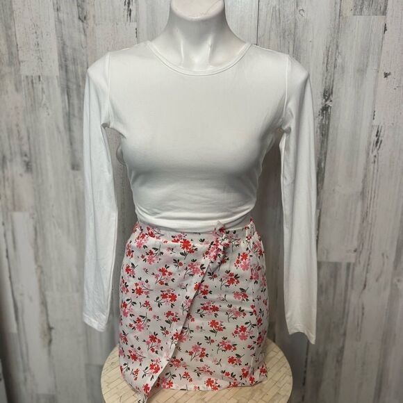Two piece set - Picture 1 of 7